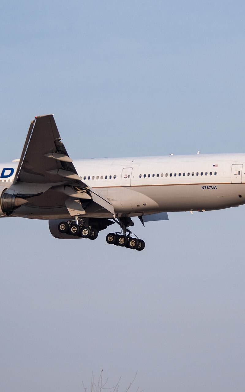 N787UA - Twin-engine aircraft