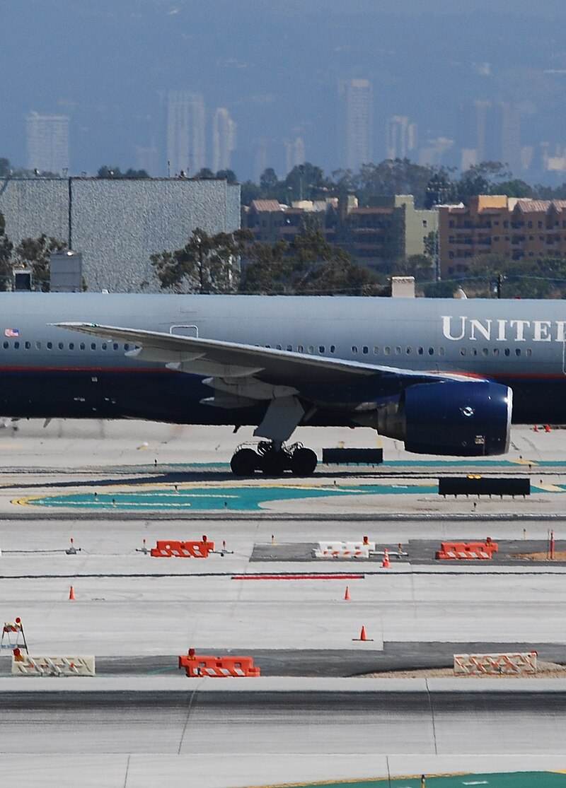 N787UA - Twin-engine aircraft