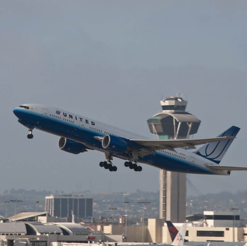 N787UA - Twin-engine aircraft
