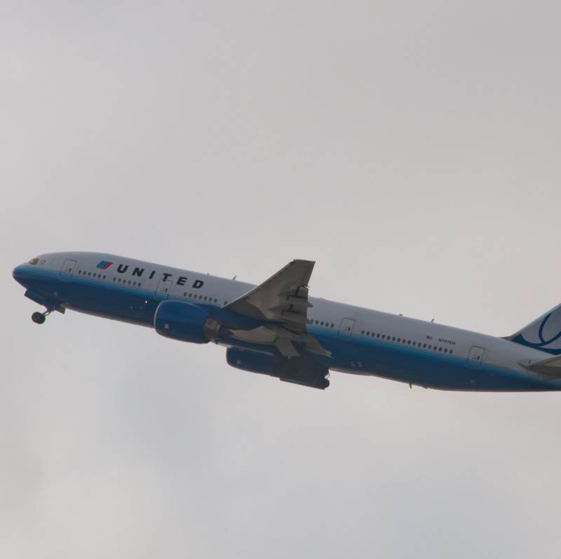 N787UA - Twin-engine aircraft