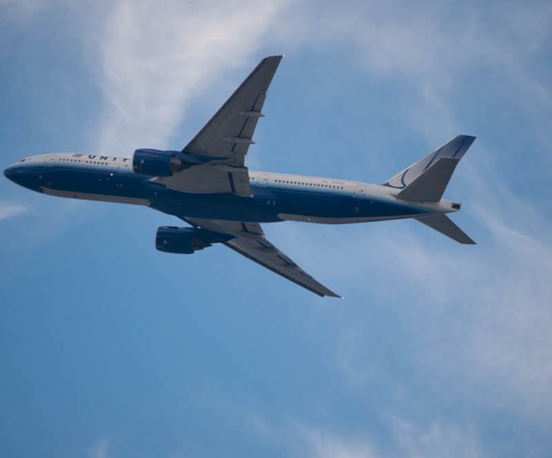 N787UA - Twin-engine aircraft