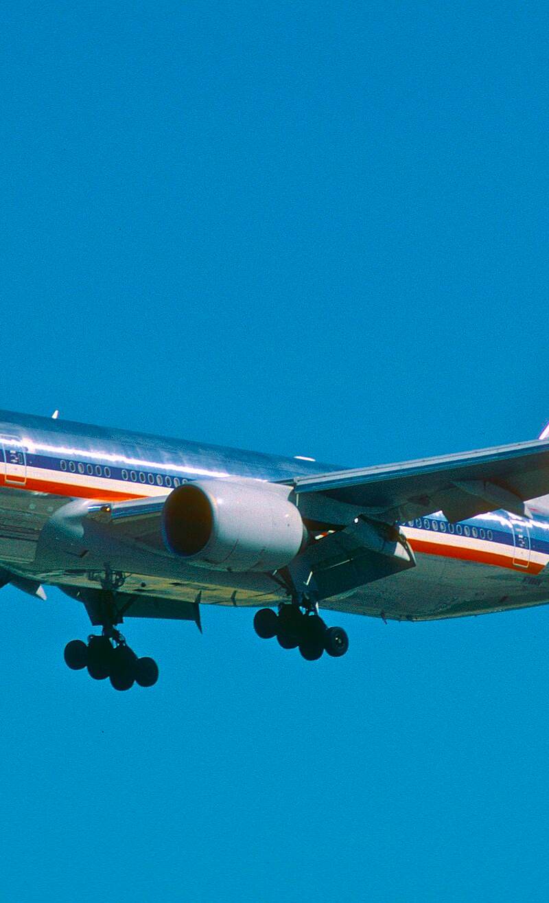 N788AN - Twin-engine aircraft