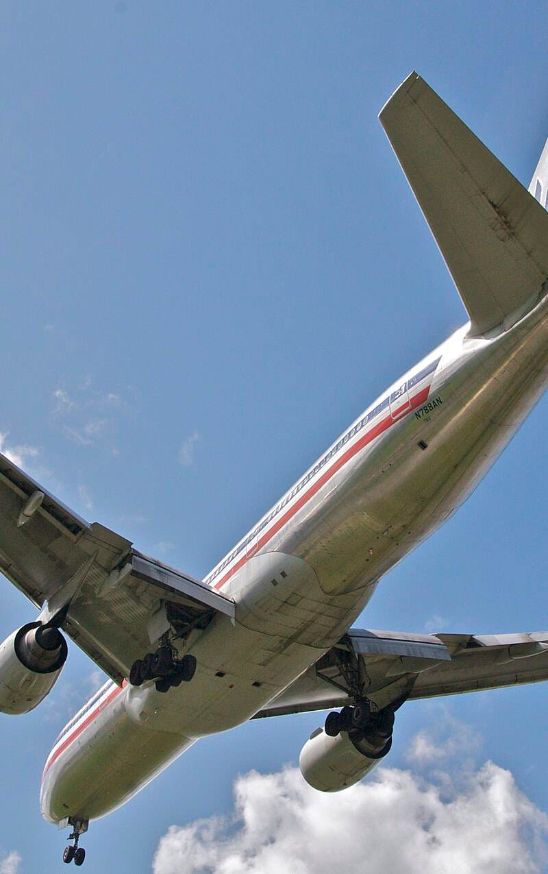 N788AN - Twin-engine aircraft