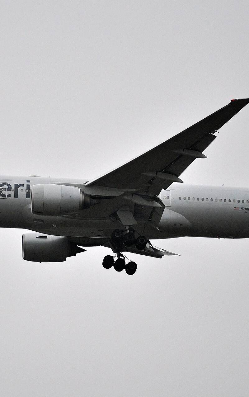 N788AN - Twin-engine aircraft