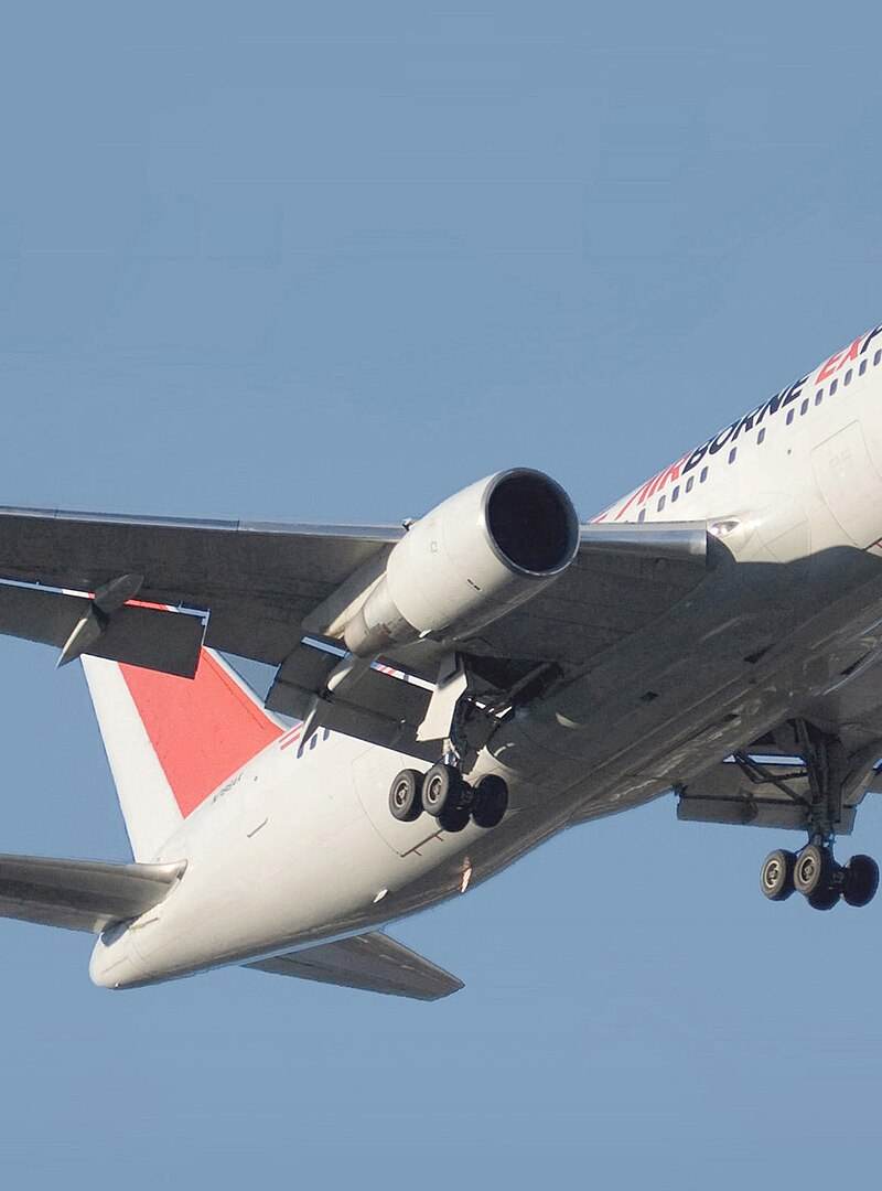 N788AX - Twin-engine aircraft