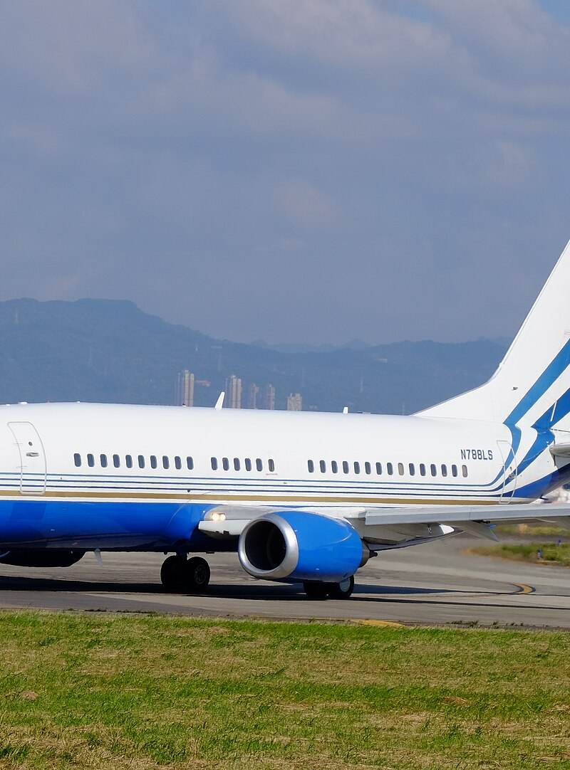N788LS - Twin-engine aircraft