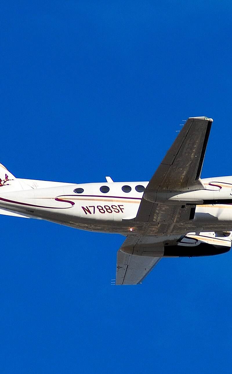 N788SF - Twin-engine aircraft