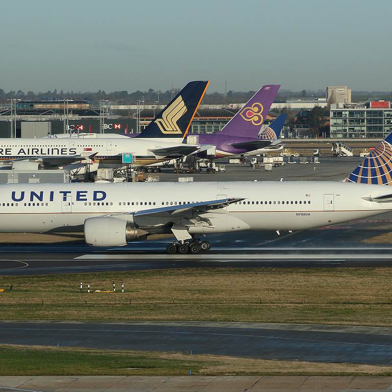 N788UA - Twin-engine aircraft
