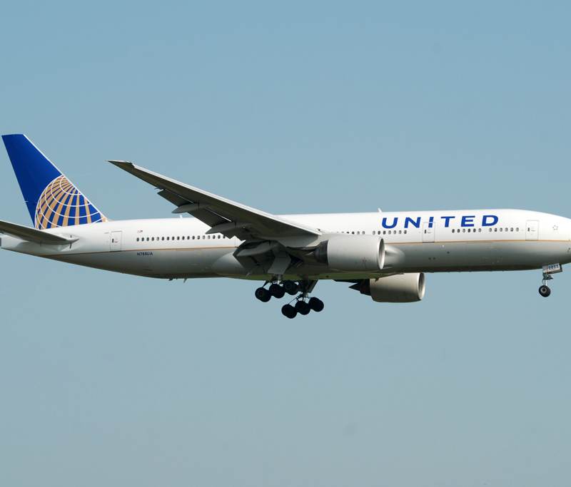 N788UA - Twin-engine aircraft