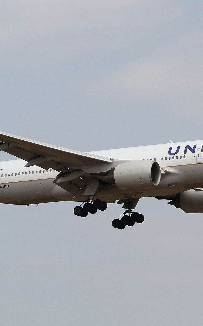 N788UA - Twin-engine aircraft