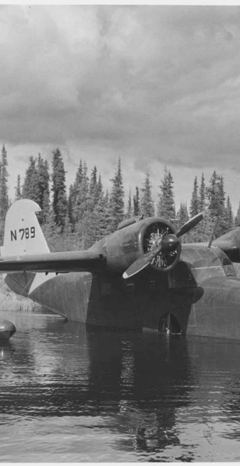 N789 - Twin-engine aircraft