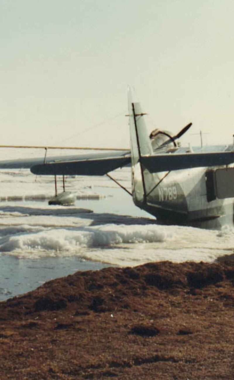 N789 - Twin-engine aircraft