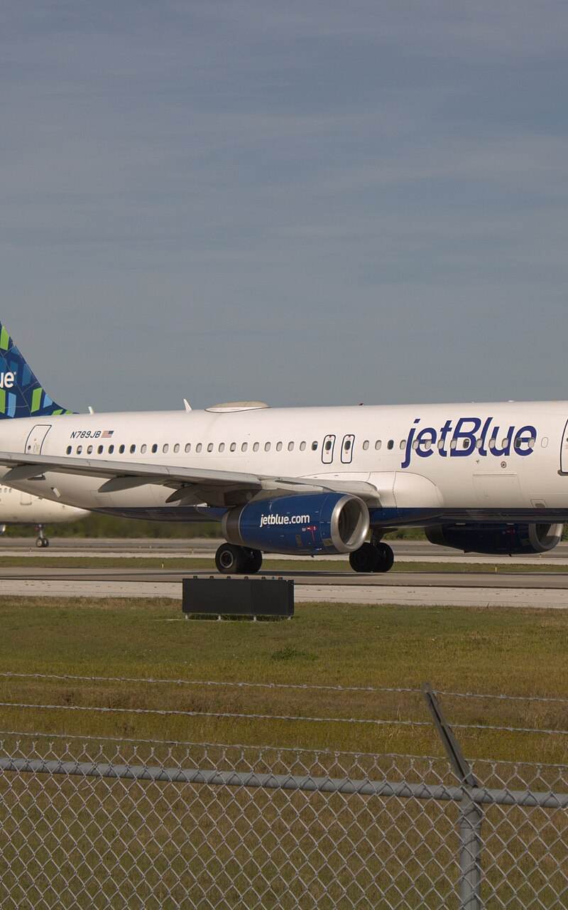 N789JB - Twin-engine aircraft