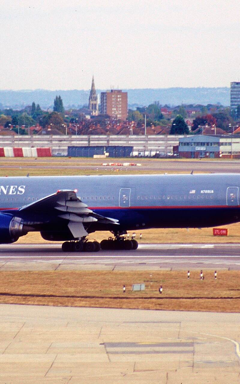 N789UA - Twin-engine aircraft