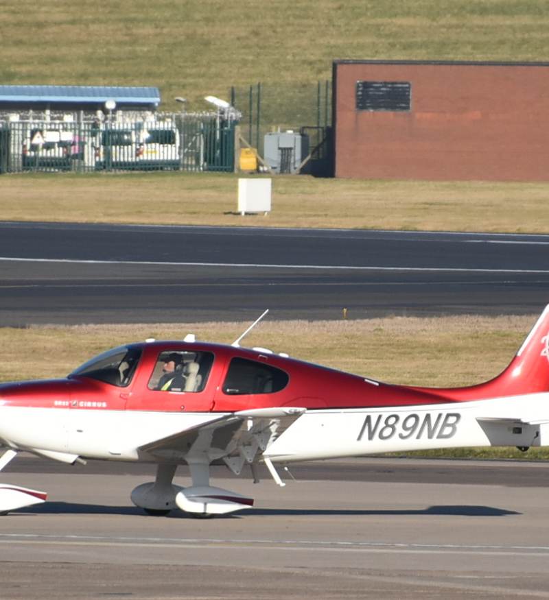 N89NB - Cirrus