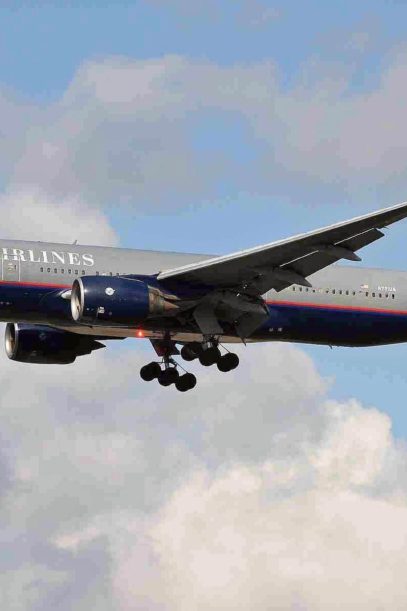 N791UA - Twin-engine aircraft