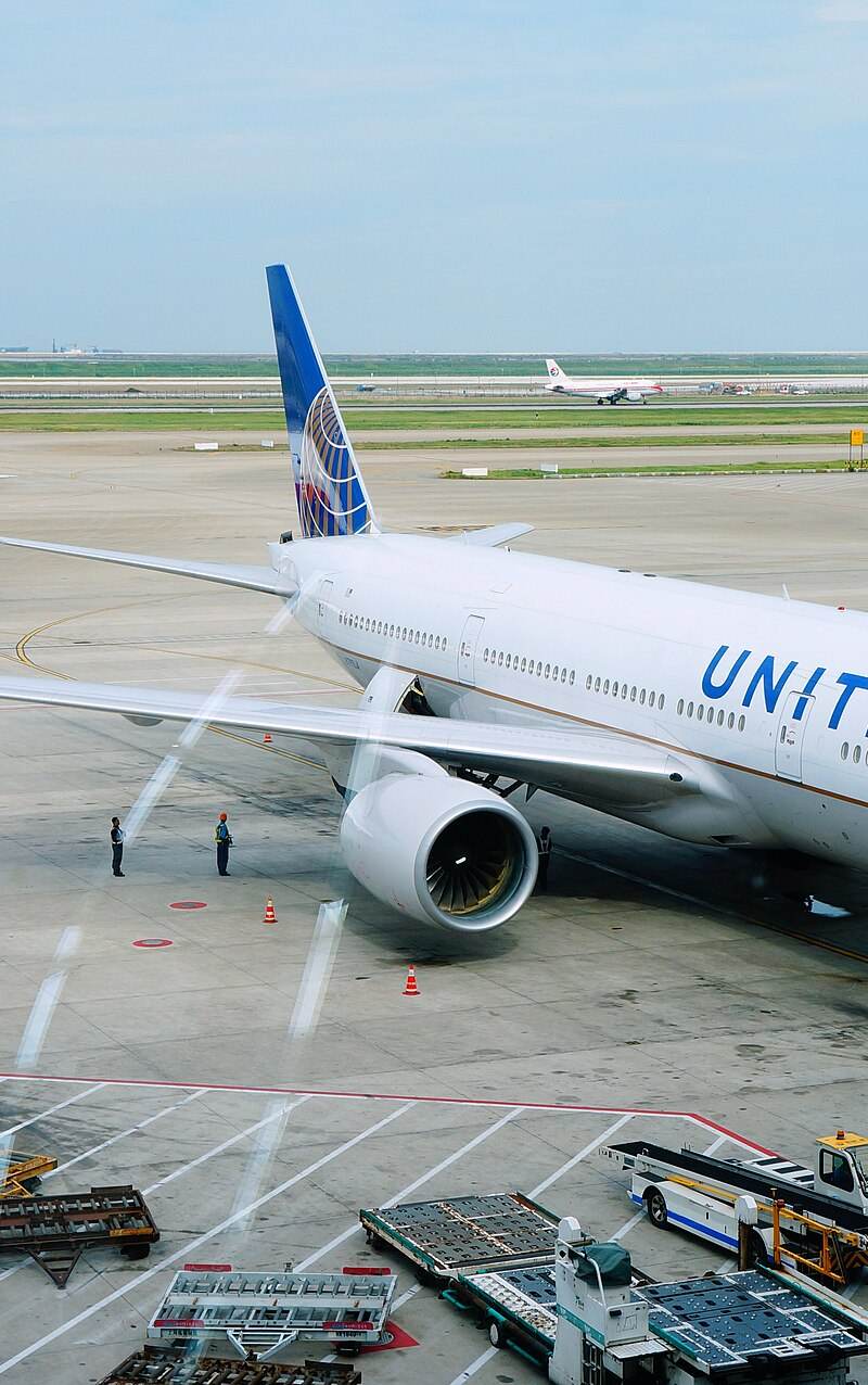 N791UA - Twin-engine aircraft