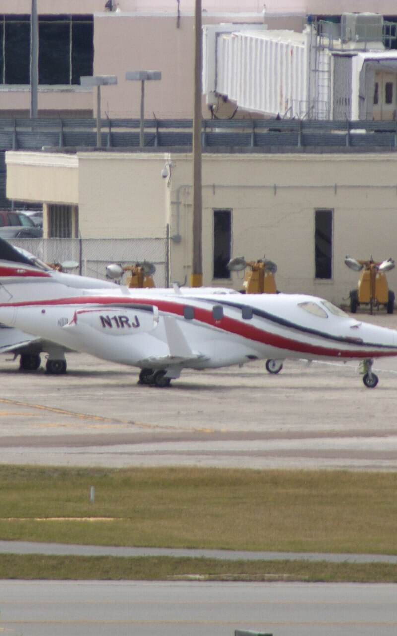 N1RJ - Business jet