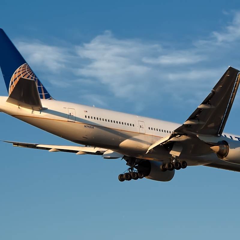 N792UA - Twin-engine aircraft