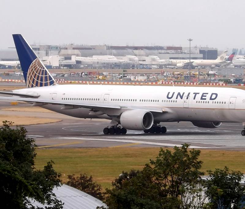 N792UA - Twin-engine aircraft