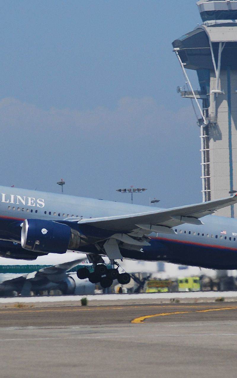 N792UA - Twin-engine aircraft