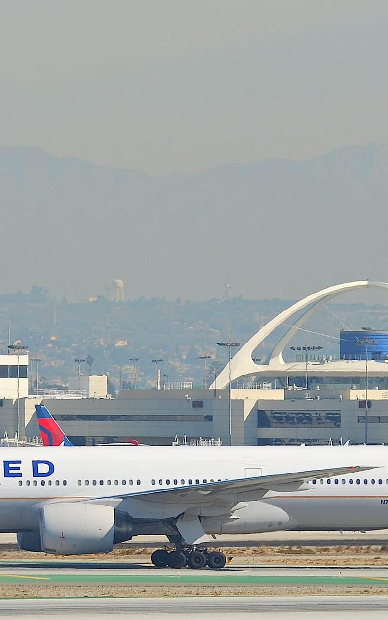 N792UA - Twin-engine aircraft