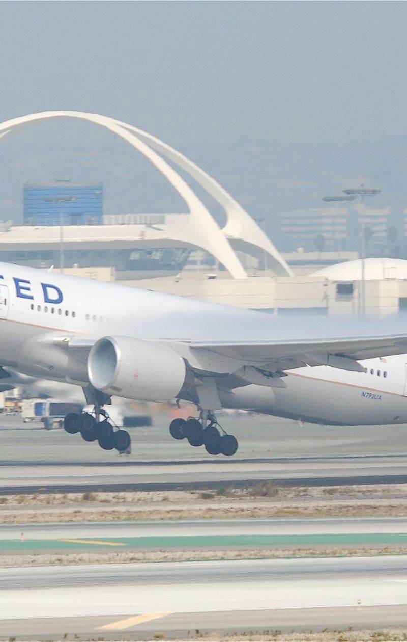 N792UA - Twin-engine aircraft