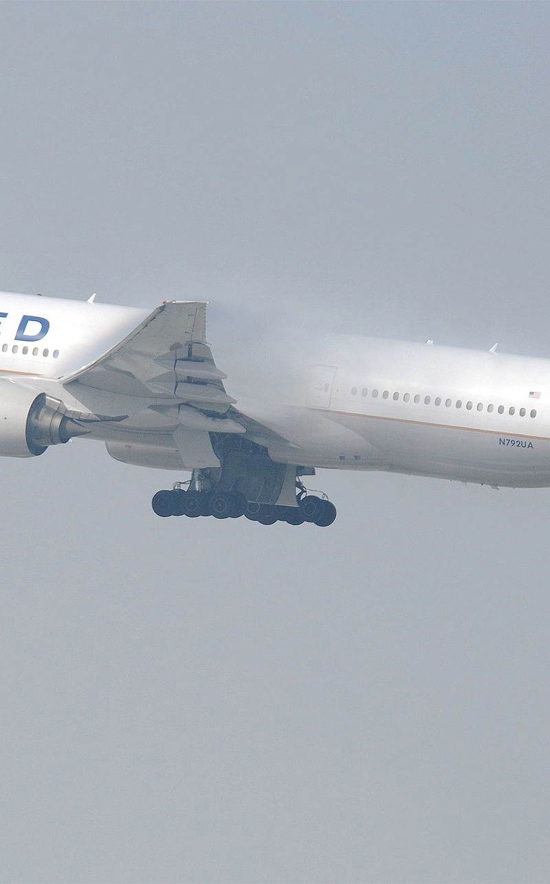 N792UA - Twin-engine aircraft