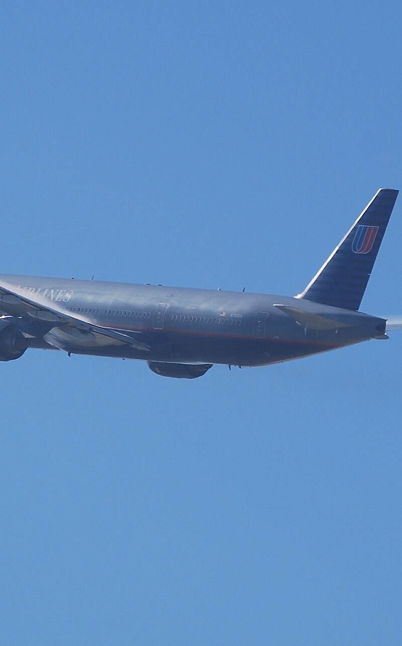 N793UA - Twin-engine aircraft