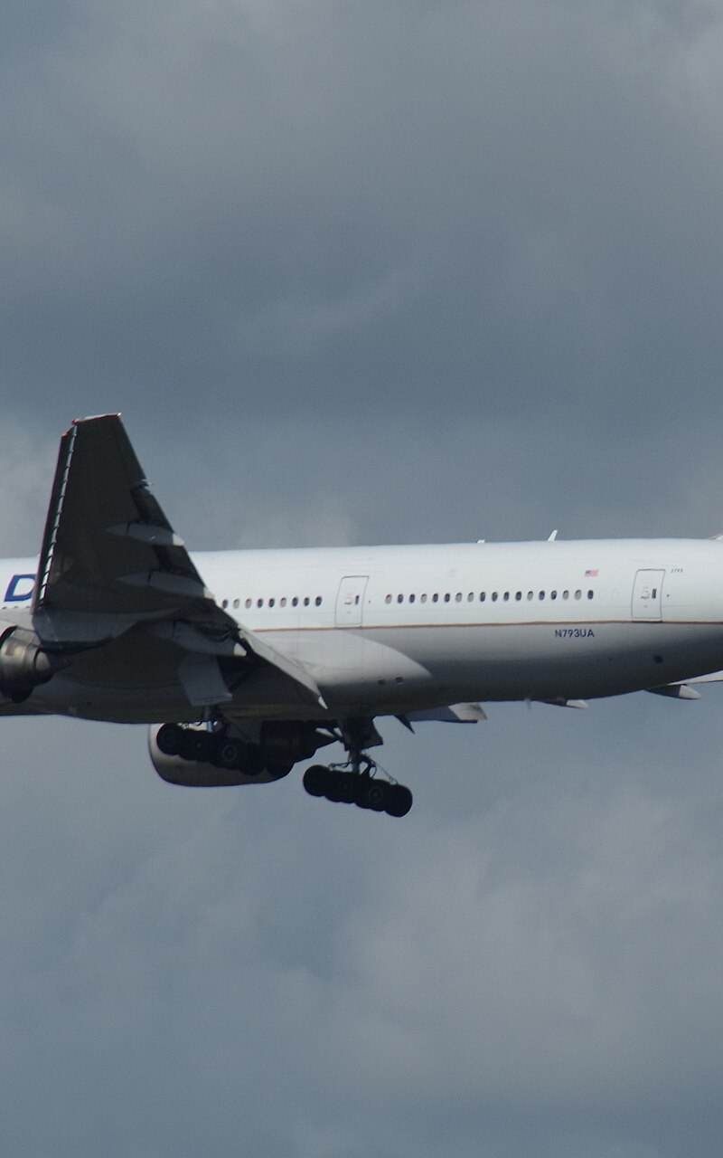 N793UA - Twin-engine aircraft
