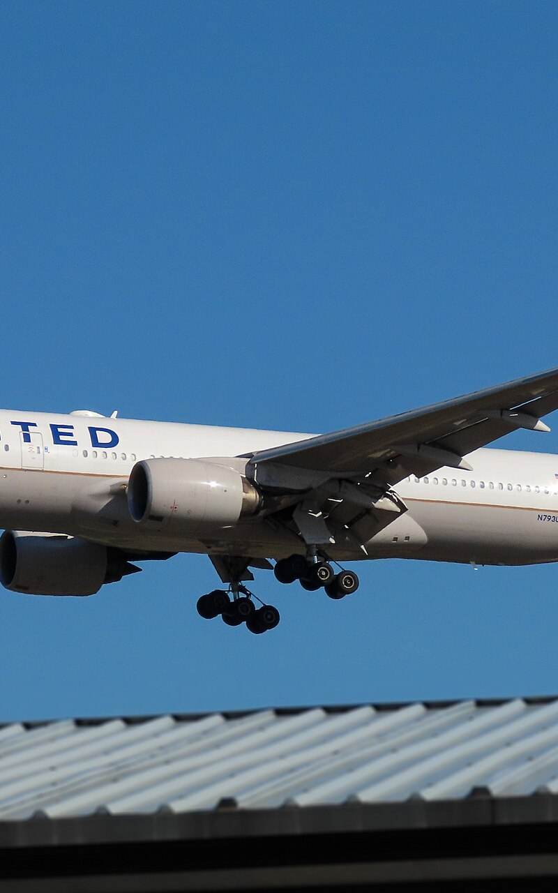 N793UA - Twin-engine aircraft