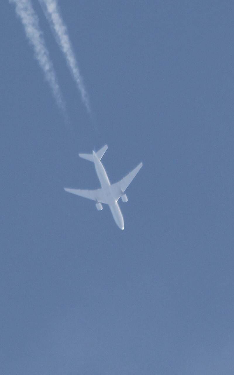N795UA - Twin-engine aircraft