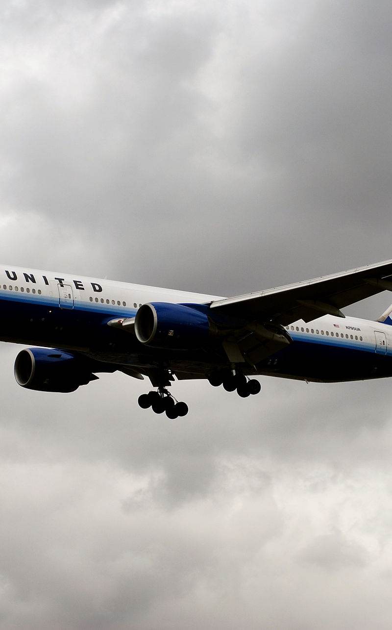 N795UA - Twin-engine aircraft