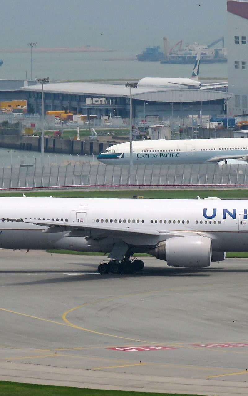 N796UA - Twin-engine aircraft
