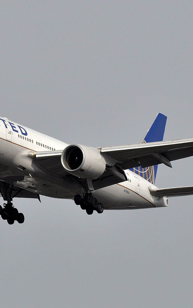 N798UA - Twin-engine aircraft