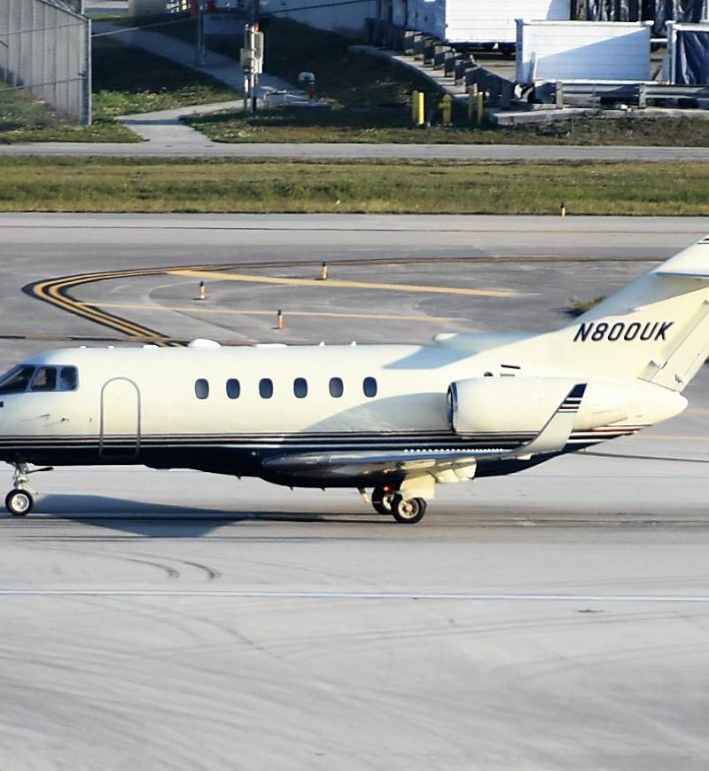 N800UK - Business jet