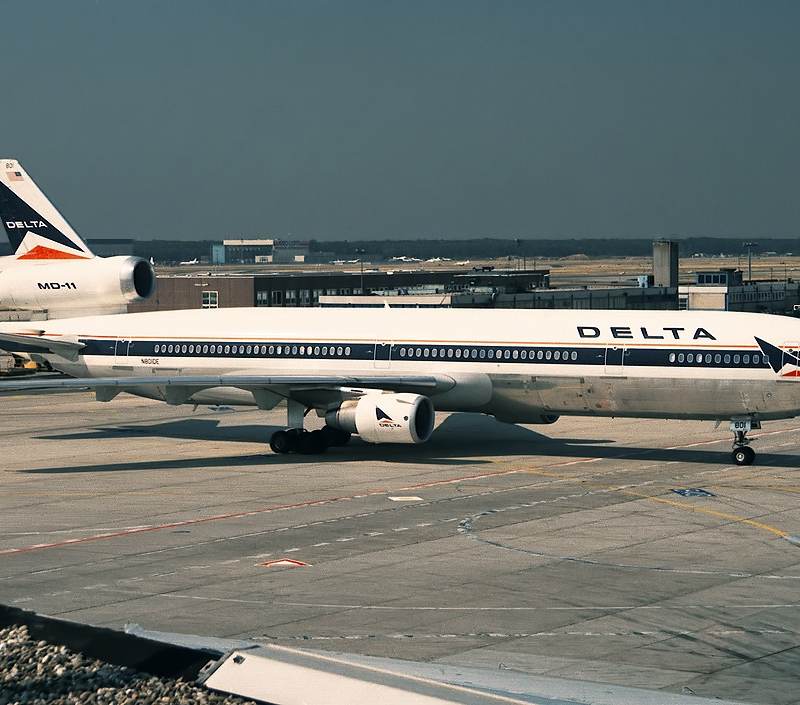 N801DE - Douglas