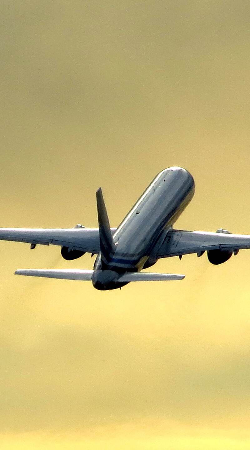 N801DM - Twin-engine aircraft