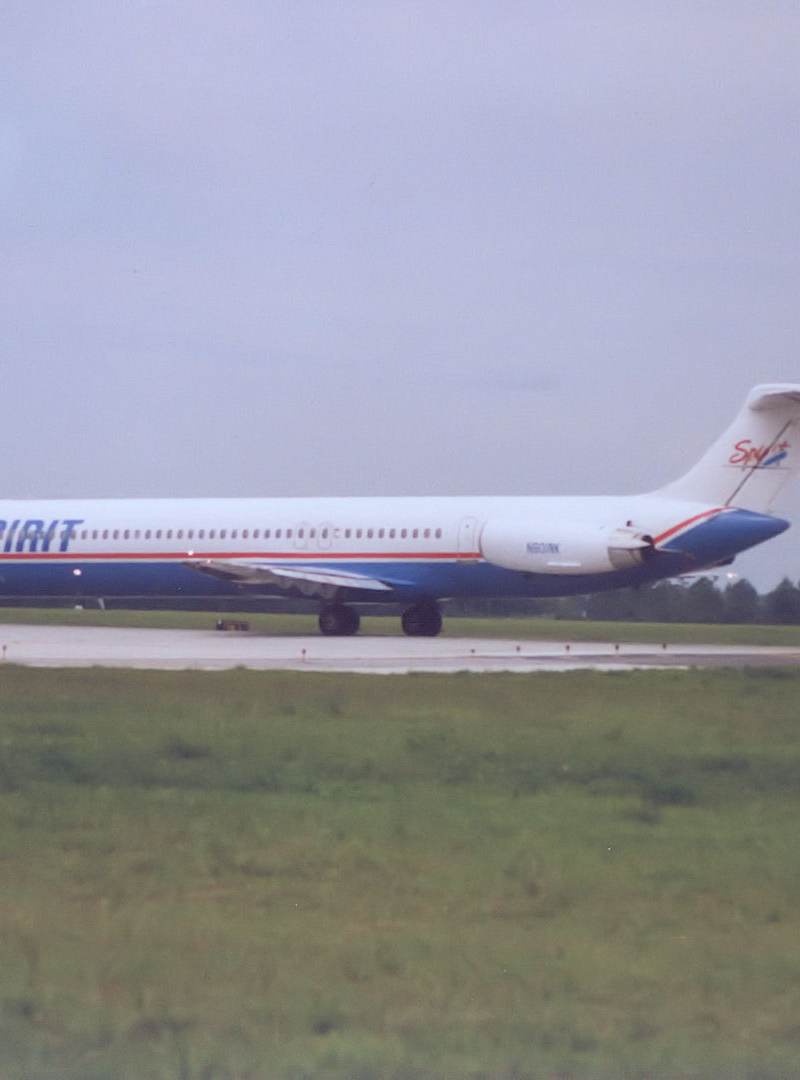 N801NK - Douglas