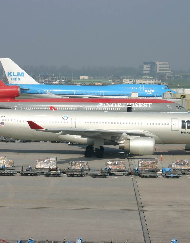 N803NW - Twin-engine aircraft