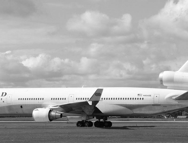 N804DE - Douglas