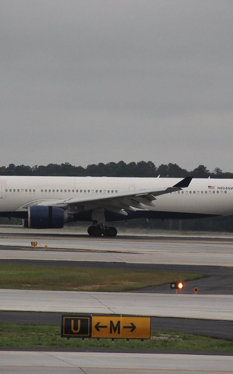 N804NW - Twin-engine aircraft