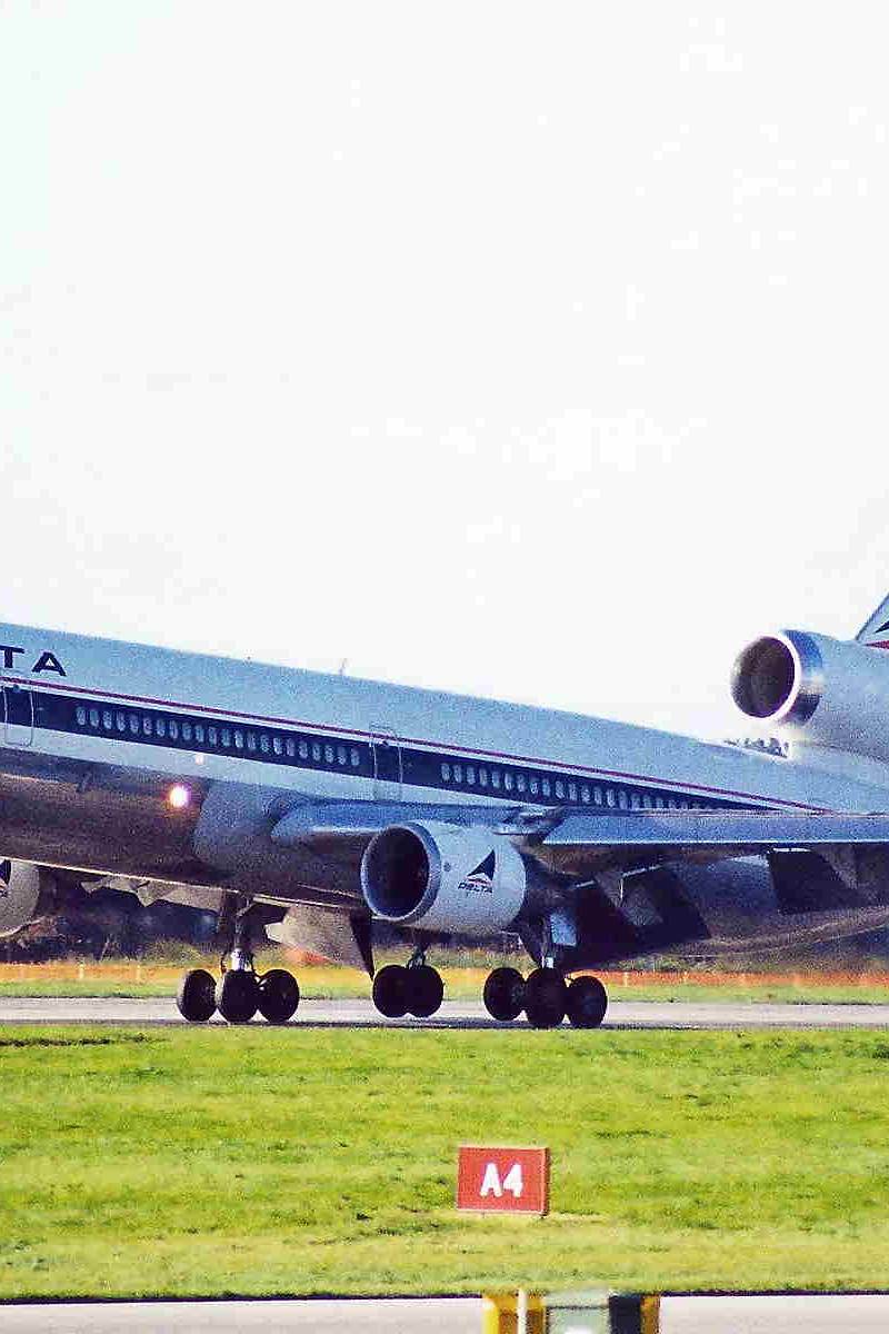 N805DE - Douglas