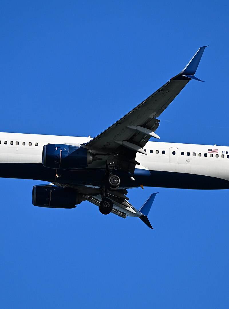 N805DN - Twin-engine aircraft
