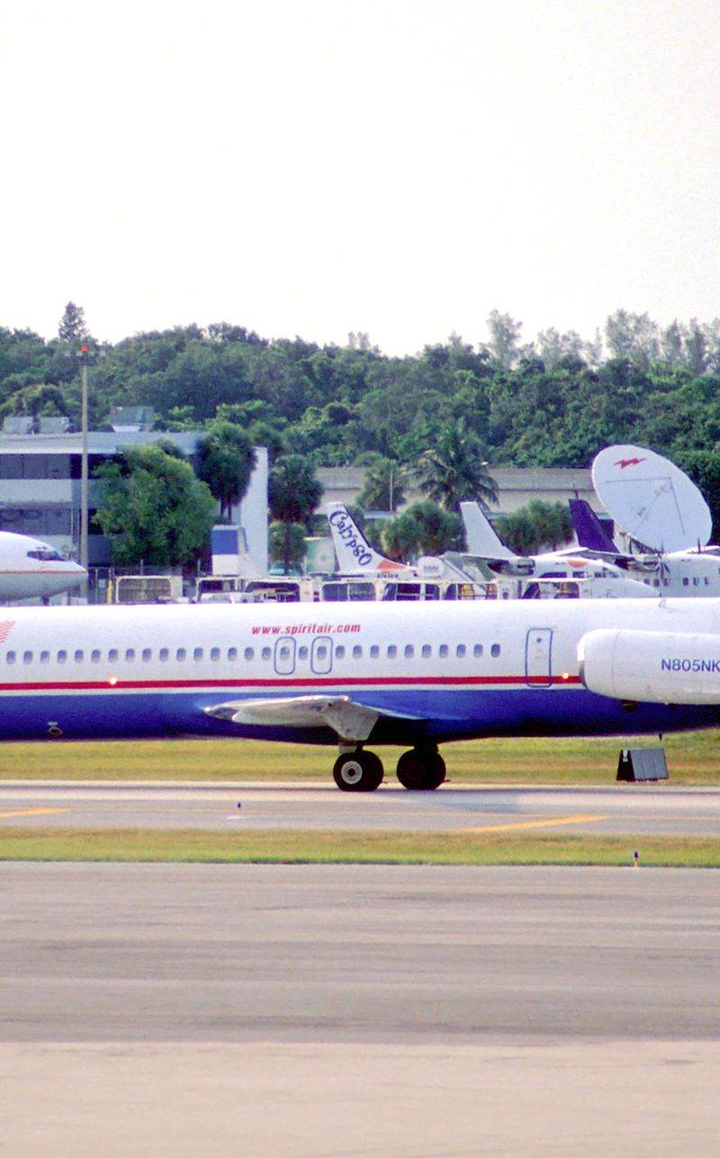 N805NK - Douglas