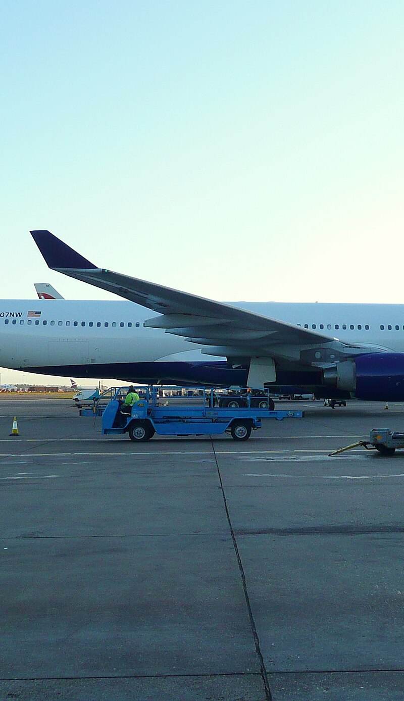 N807NW - Twin-engine aircraft