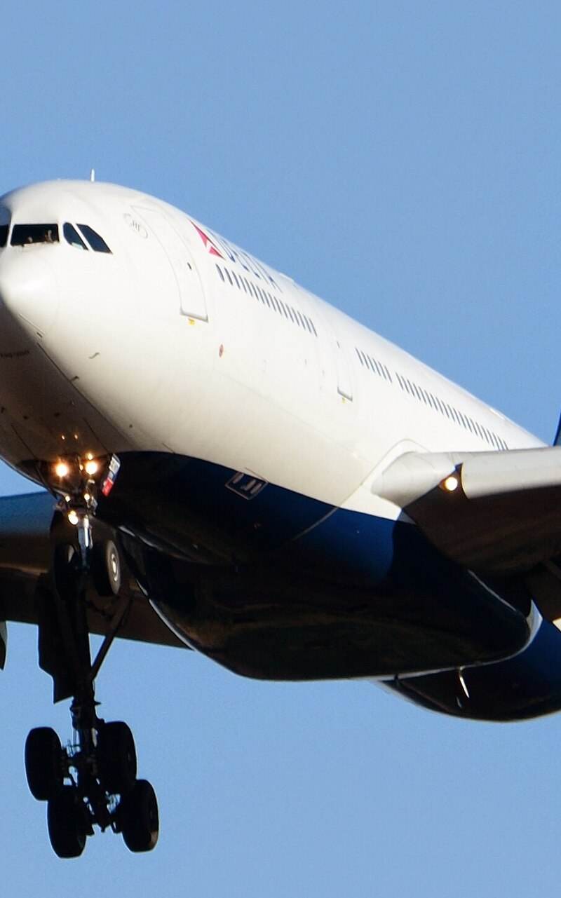 N807NW - Twin-engine aircraft