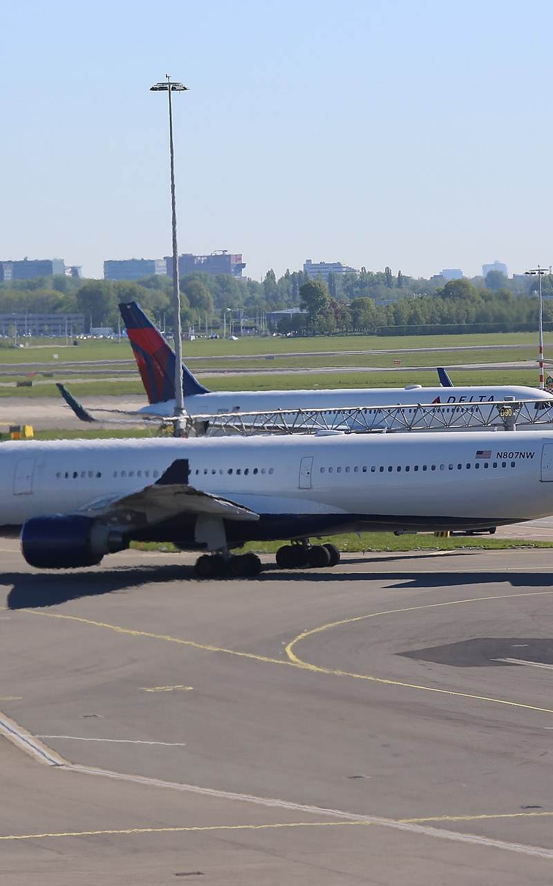 N807NW - Twin-engine aircraft