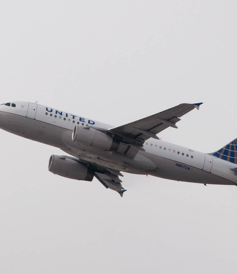 N807UA - Twin-engine aircraft