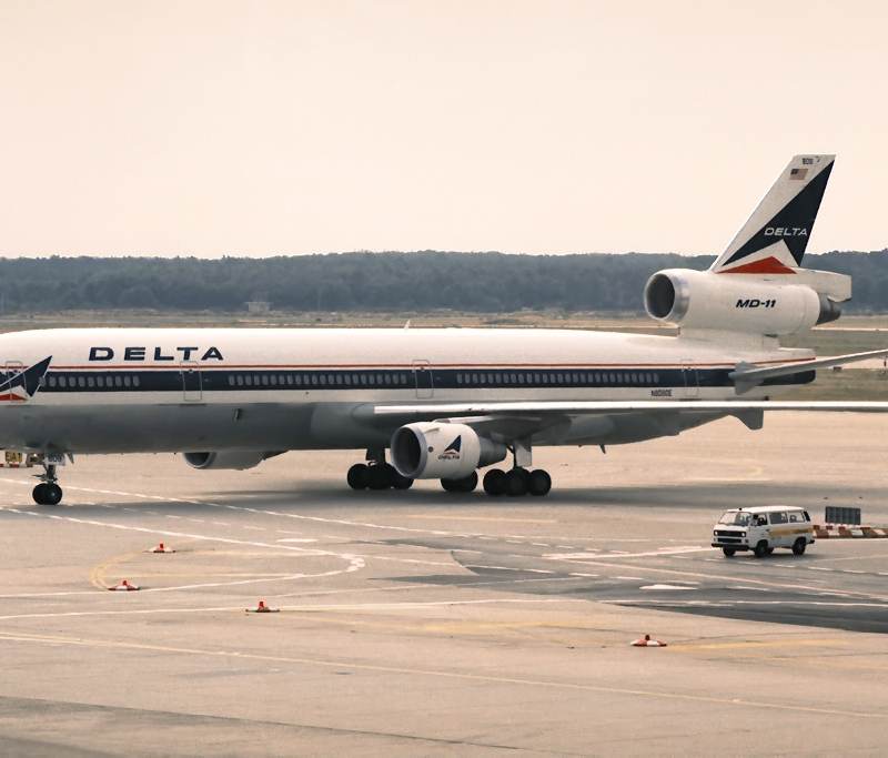N808DE - Douglas